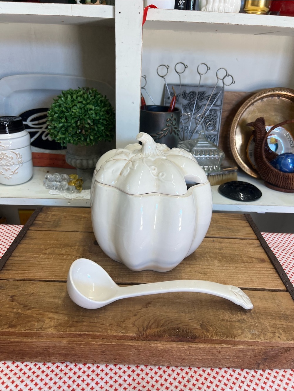 Ceramic pumpkin tureen with ladle decor serving cream color holiday Victoria